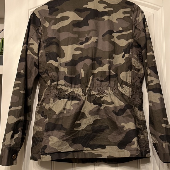 CAMO UTILIITY ZIP JACKET!  LIGHTWEIGHT/WITH WAIST CINCH! - Picture 6 of 12